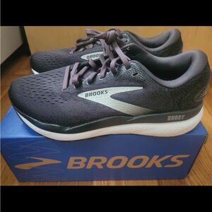 Brooks Ghost Athletic Shoes in Black and Gray